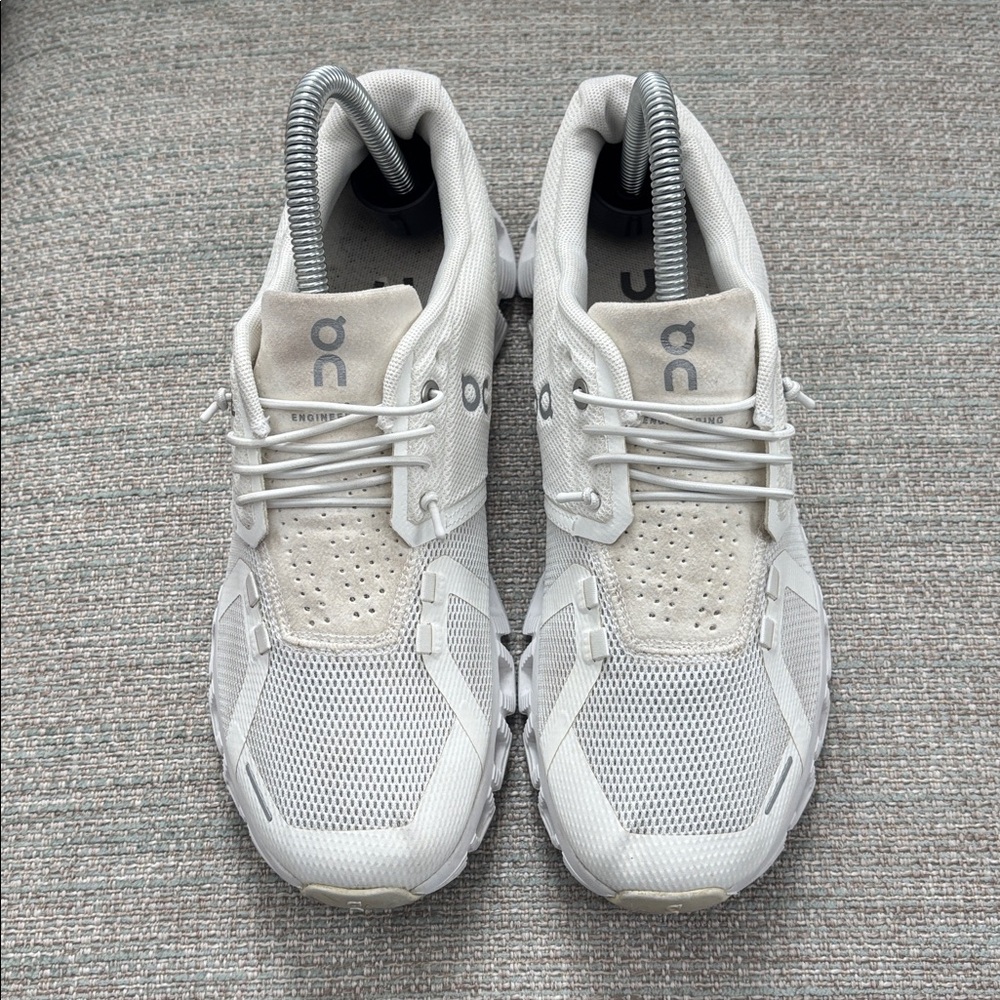On Cloud 5 Running Shoes Sneakers in White Women’s Size 7 - Picture 2 of 8